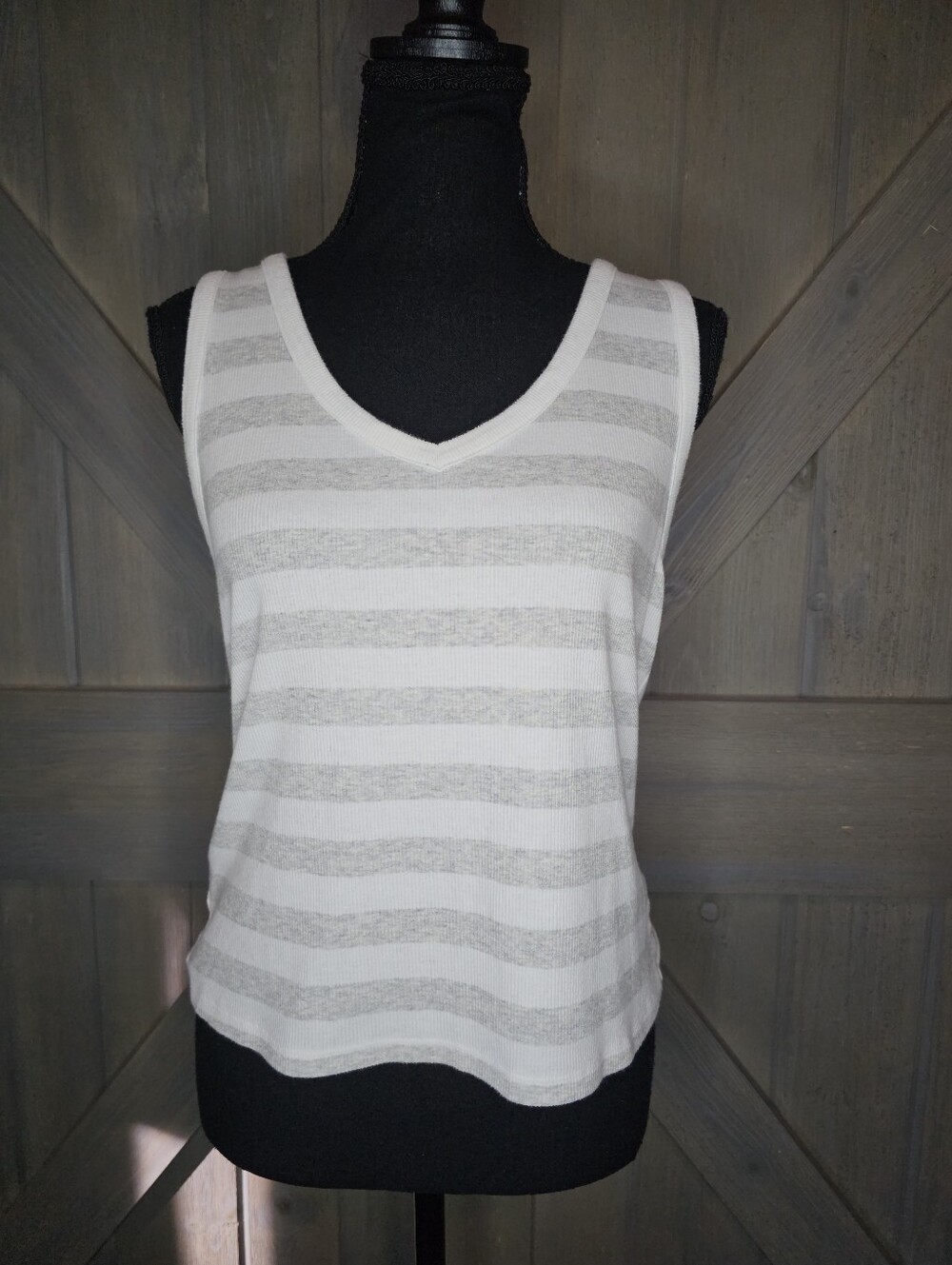 American Eagle Striped V-Neck Tank Top sz XL